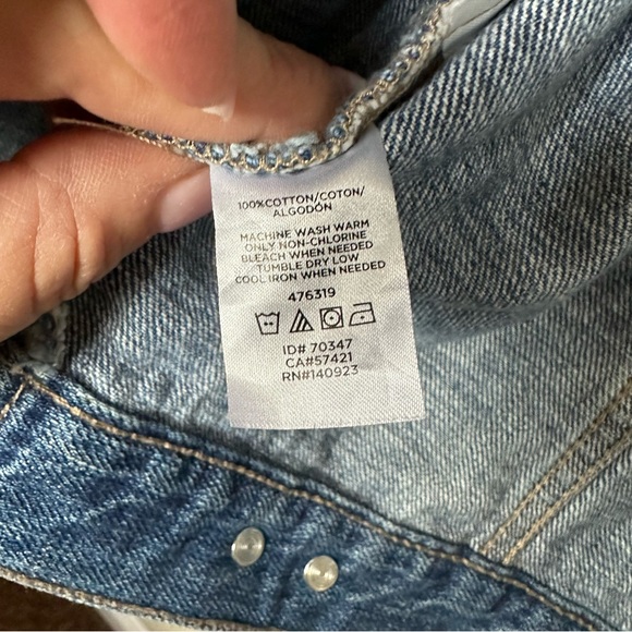 LOFT Cropped Denim Jacket lightly Distressed Small - Picture 6 of 6